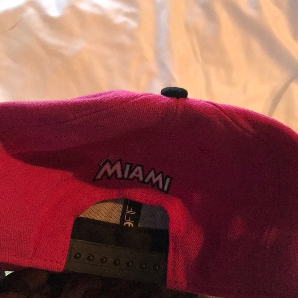 Baseball cap - Picture 2 of 3
